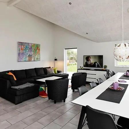 Two-bedroom In Tomrefjord Holiday home