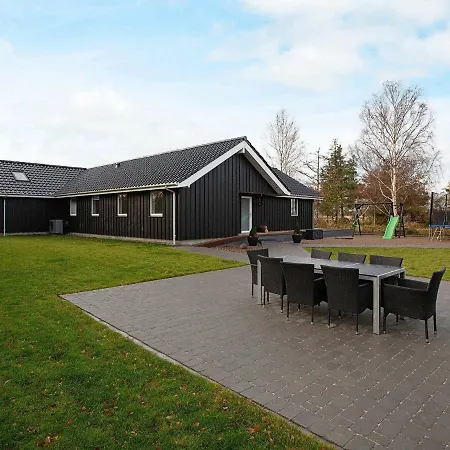 Holiday home Two-bedroom In Tomrefjord