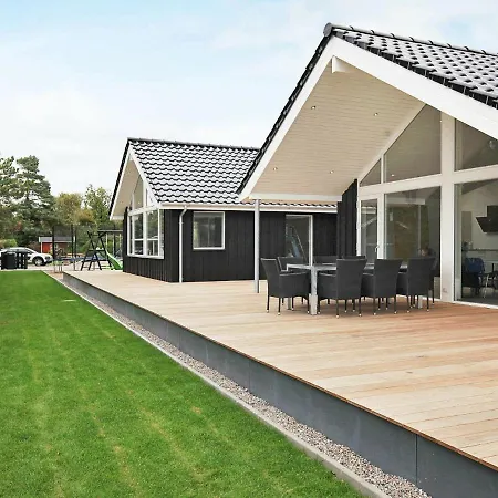 Holiday home Two-bedroom In Tomrefjord