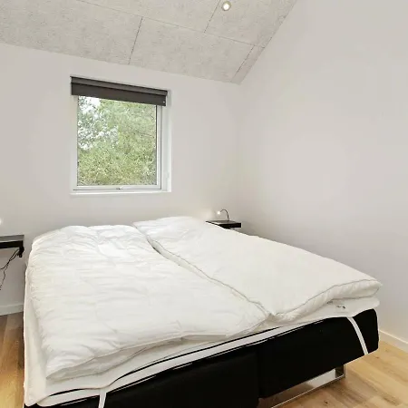 Two-bedroom In Tomrefjord Holiday home *