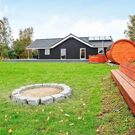 Holiday home Two-bedroom In Tomrefjord *