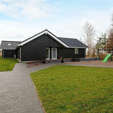Holiday home Two-bedroom In Tomrefjord *